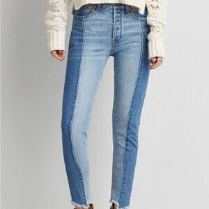American Eagle Vintage high rise jeans size 2 two tone blue denim cropped frayed